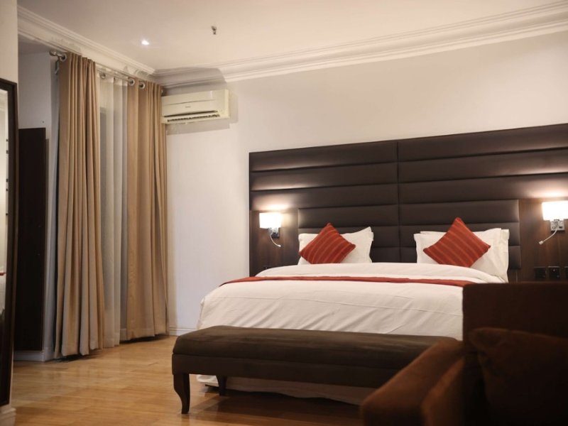 Bolton White HotelPhoto 1
