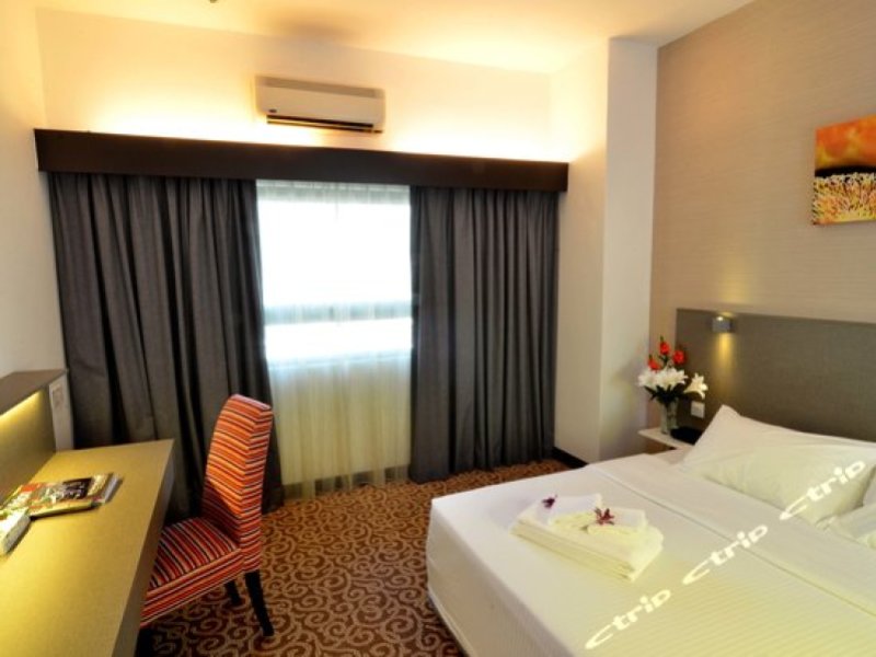Crown Regency Service ApartmentPhoto 1