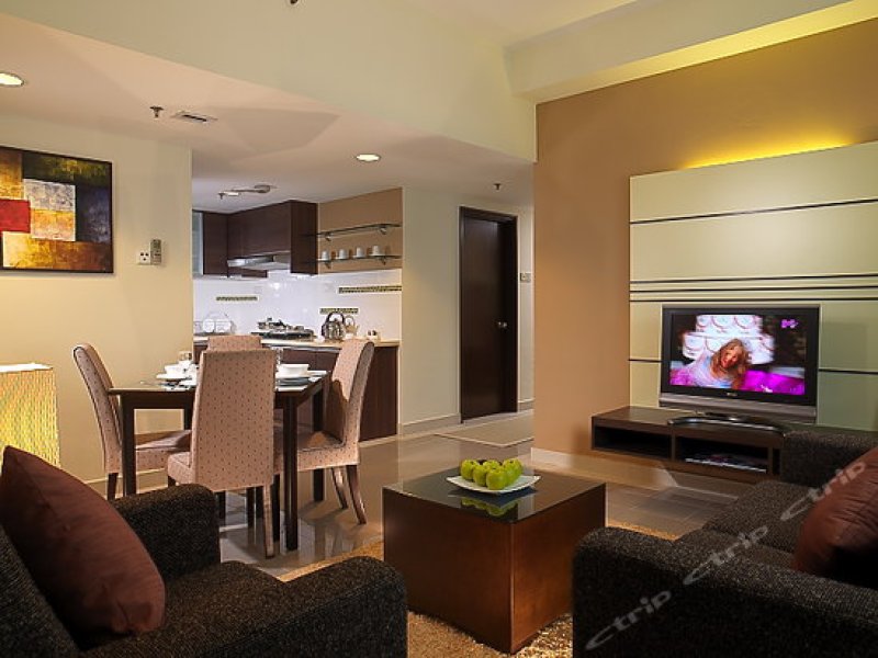 Crown Regency Service ApartmentPhoto 2