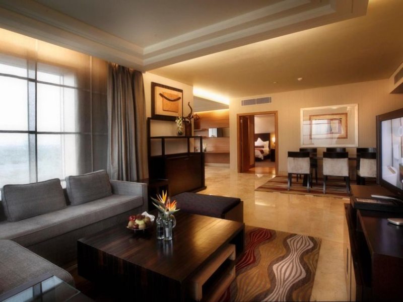 Crowne Plaza GuragonPhoto 1