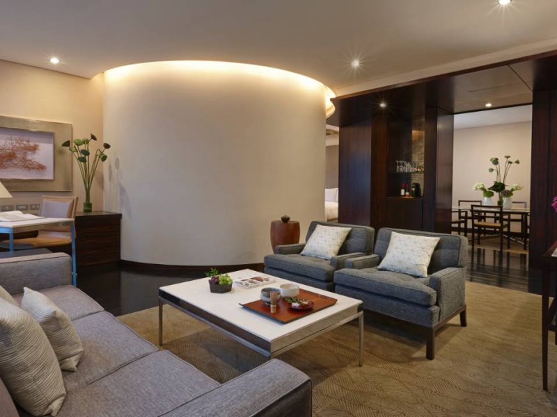 Four Seasons Hotel Tokyo at MarunouchiPhoto 2