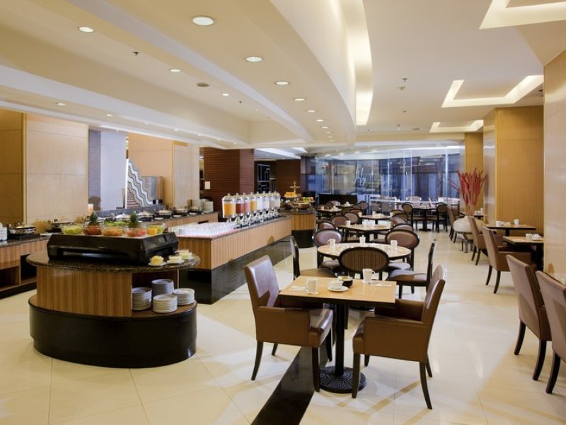 Holiday Inn GalleriaPhoto 4