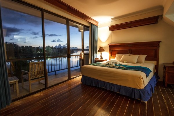 Manta Ray Bay Resort &amp; Yap Divers