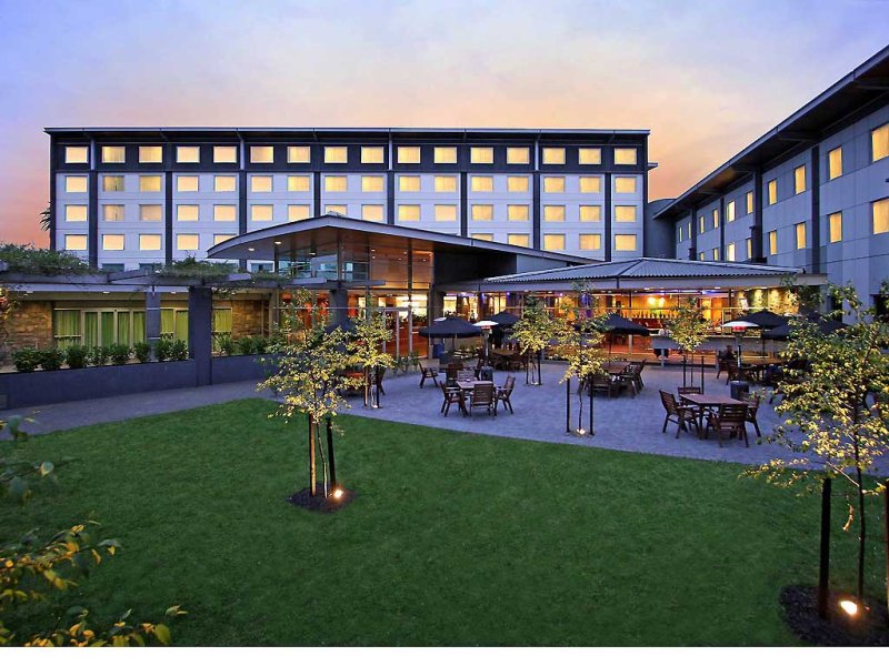 Novotel Auckland EllersliePhoto 0
