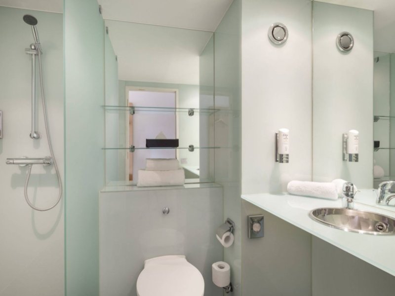 Ramada By Wyndham Belfast City CentrePhoto 4