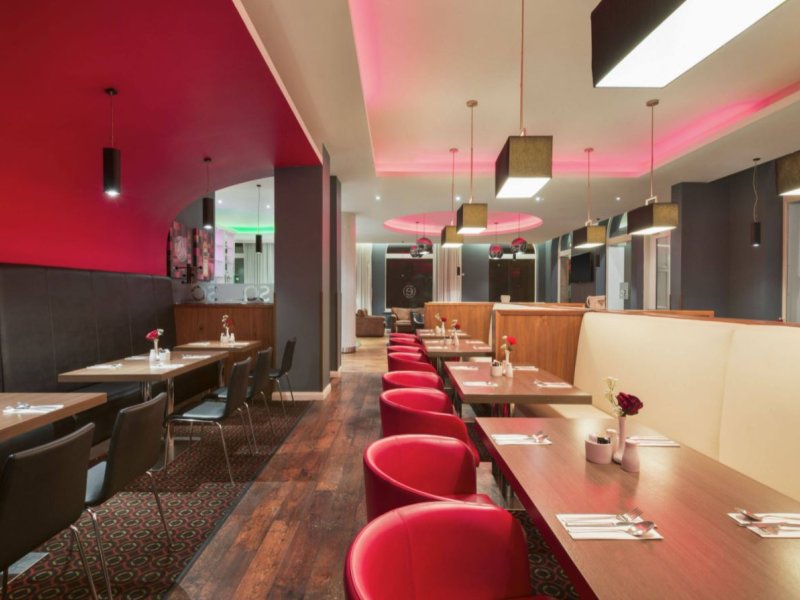 Ramada By Wyndham Belfast City CentrePhoto 6