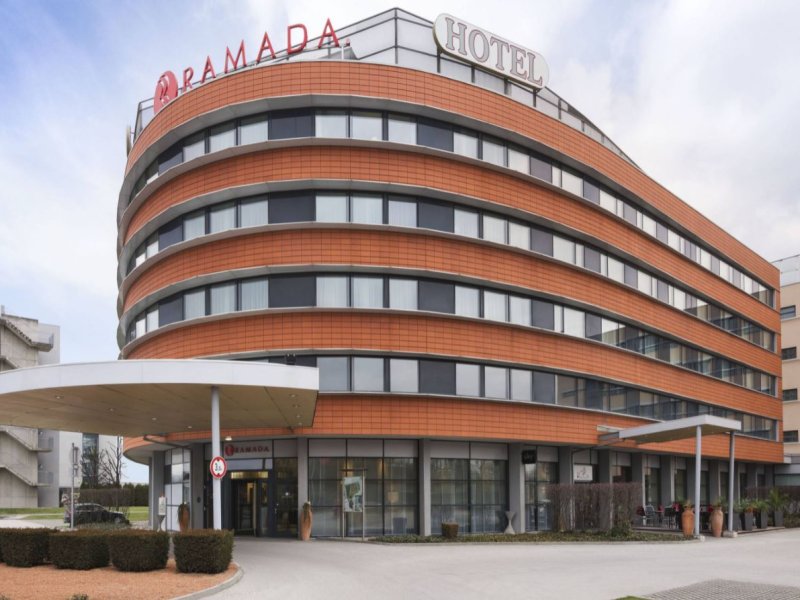 Ramada By Wyndham GrazPhoto 0