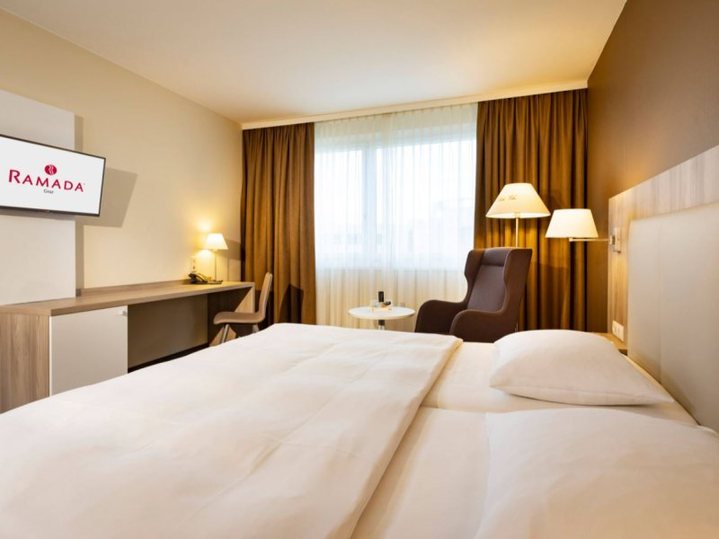 Ramada By Wyndham GrazPhoto 4