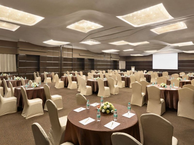 Ramada By Wyndham Powai Hotel & Convention CentrePhoto 4
