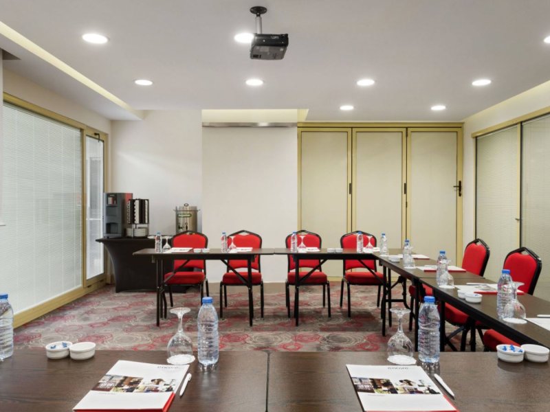 Ramada Encore By Wyndham IzmirPhoto 2
