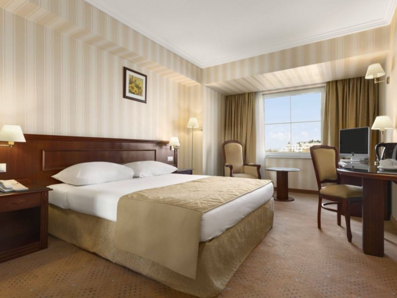 Ramada Hotel & Suites By Wyndham Bucharest NorthPhoto 6