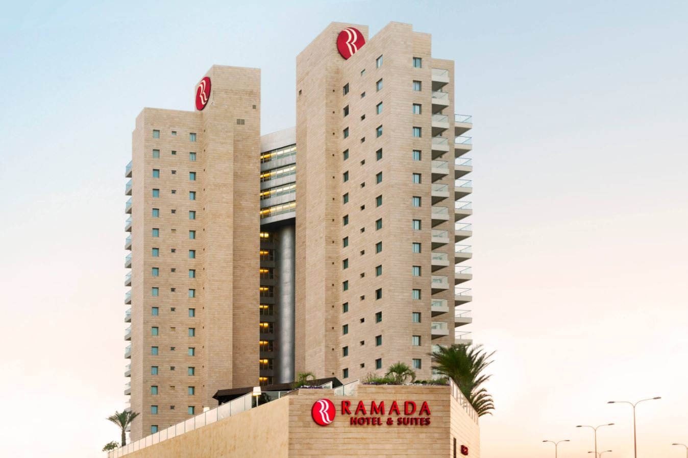 Ramada Hotel &amp; Suites By Wyndham Netanya