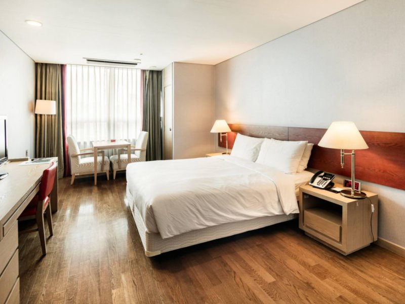 Ramada Hotel & Suites By Wyndham Seoul NamdaemunPhoto 2