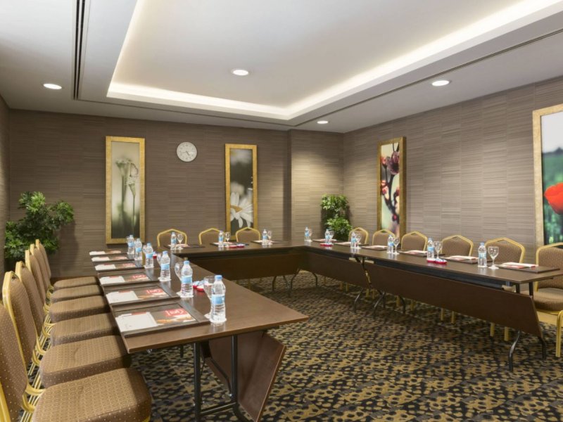 Ramada Plaza By Wyndham IzmitPhoto 3