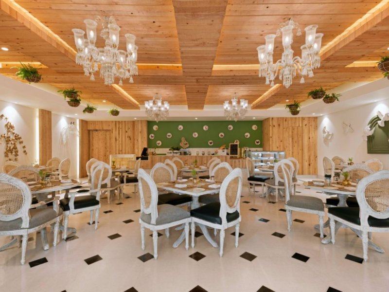 Ramada Plaza By Wyndham Lucknow Hotel And ConventiPhoto 2