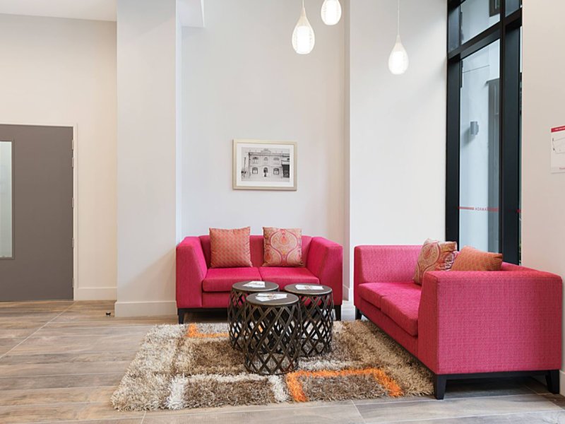 Ramada Suites By Wyndham Victoria Street WestPhoto 2