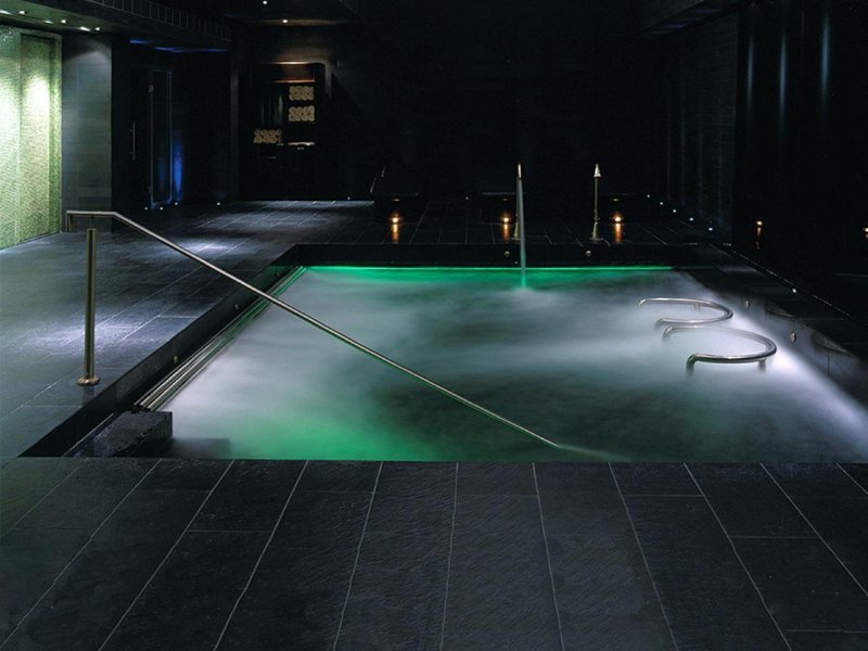 The g HotelPhoto 2